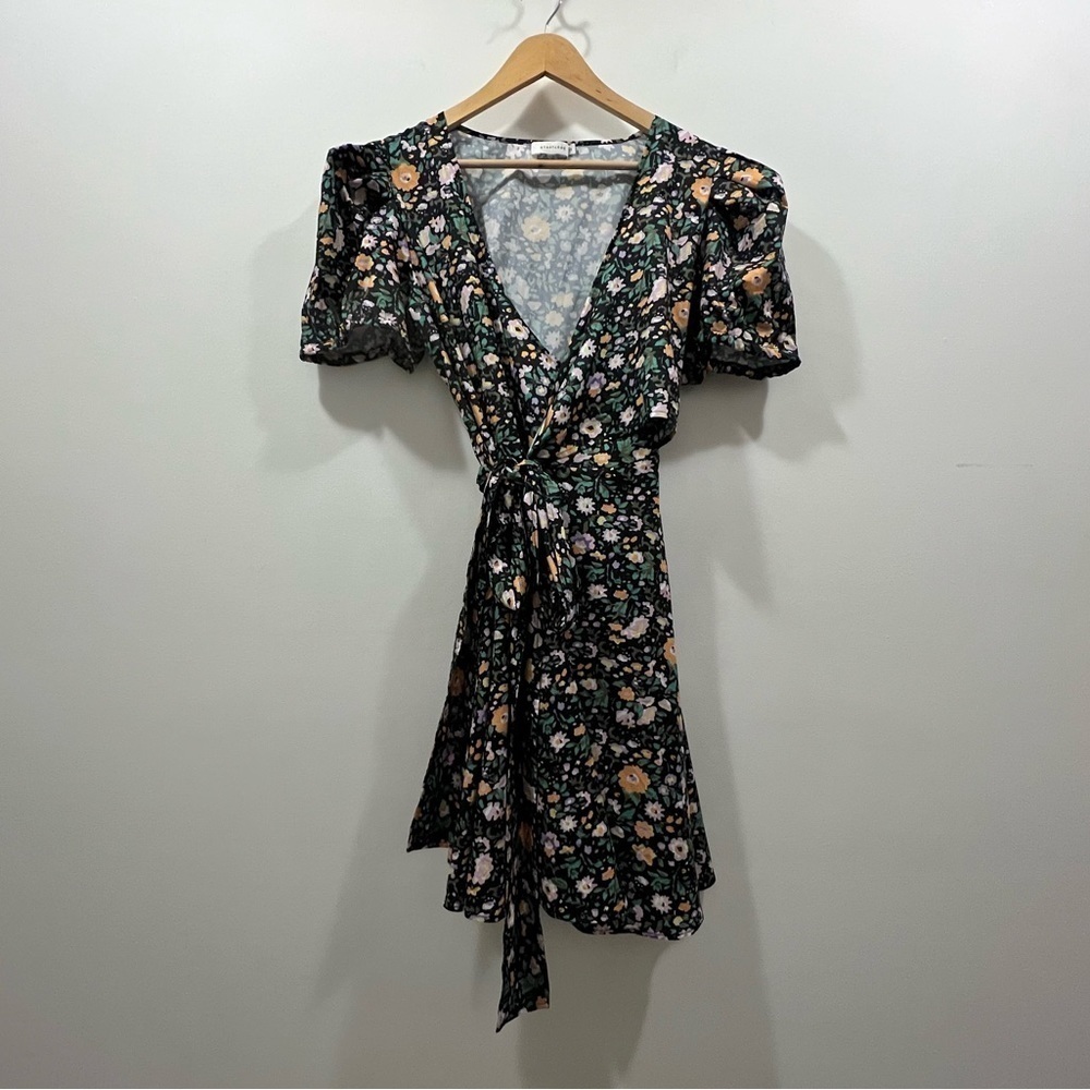 AVANTLOOK Floral Puff-Sleeve Dress - Picture 4 of 10